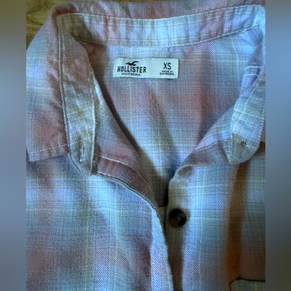 Hollister Pastel Plaid Cropped Shirt - Picture 3 of 4